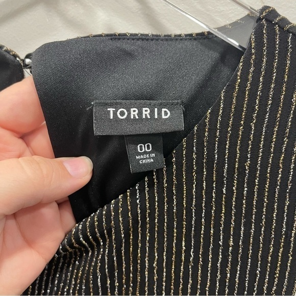Torrid Black & Gold Glitter Stripe Fluted Dress Size 00 - Picture 8 of 11